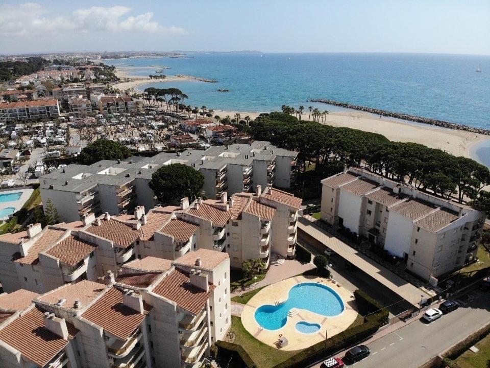 Vitaly Beach Камбрильс Экстерьер фото