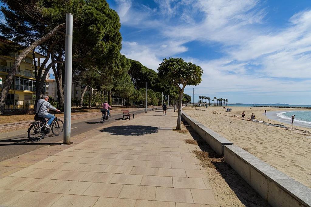 Vitaly Beach Камбрильс Экстерьер фото